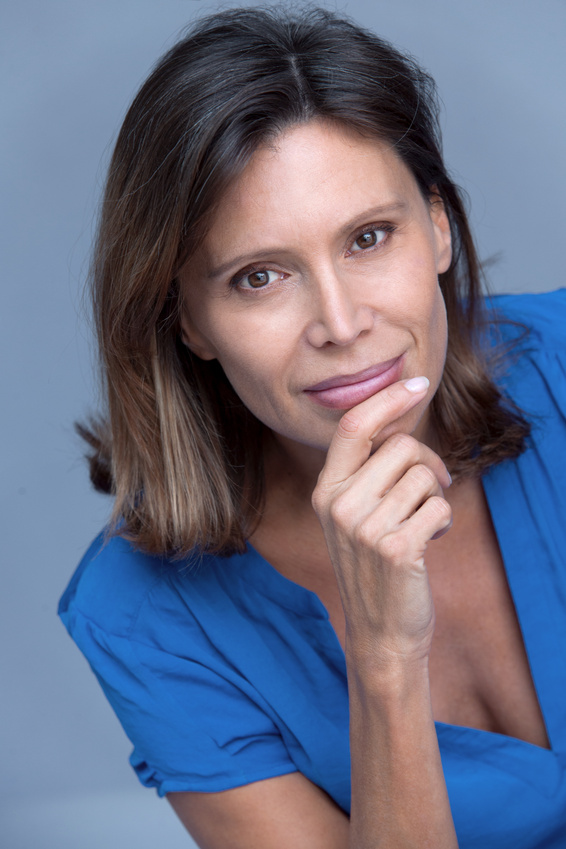 femme brune 40 ans chic